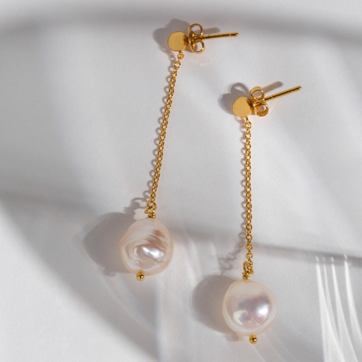 IRIS PEARL DROP EARRINGS | GOLD