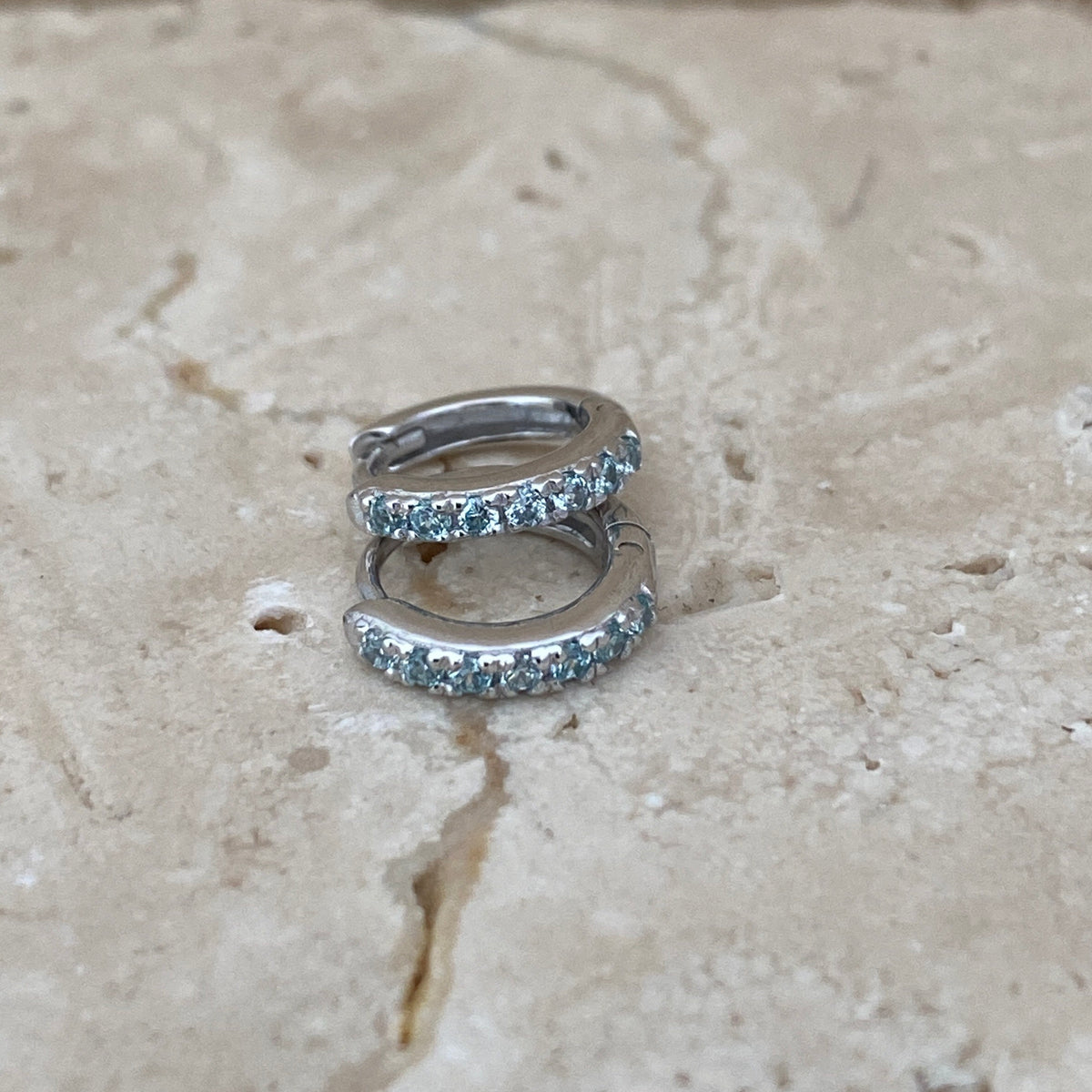 MARCH AQUAMARINE BIRTHSTONE HUGGIES | SILVER