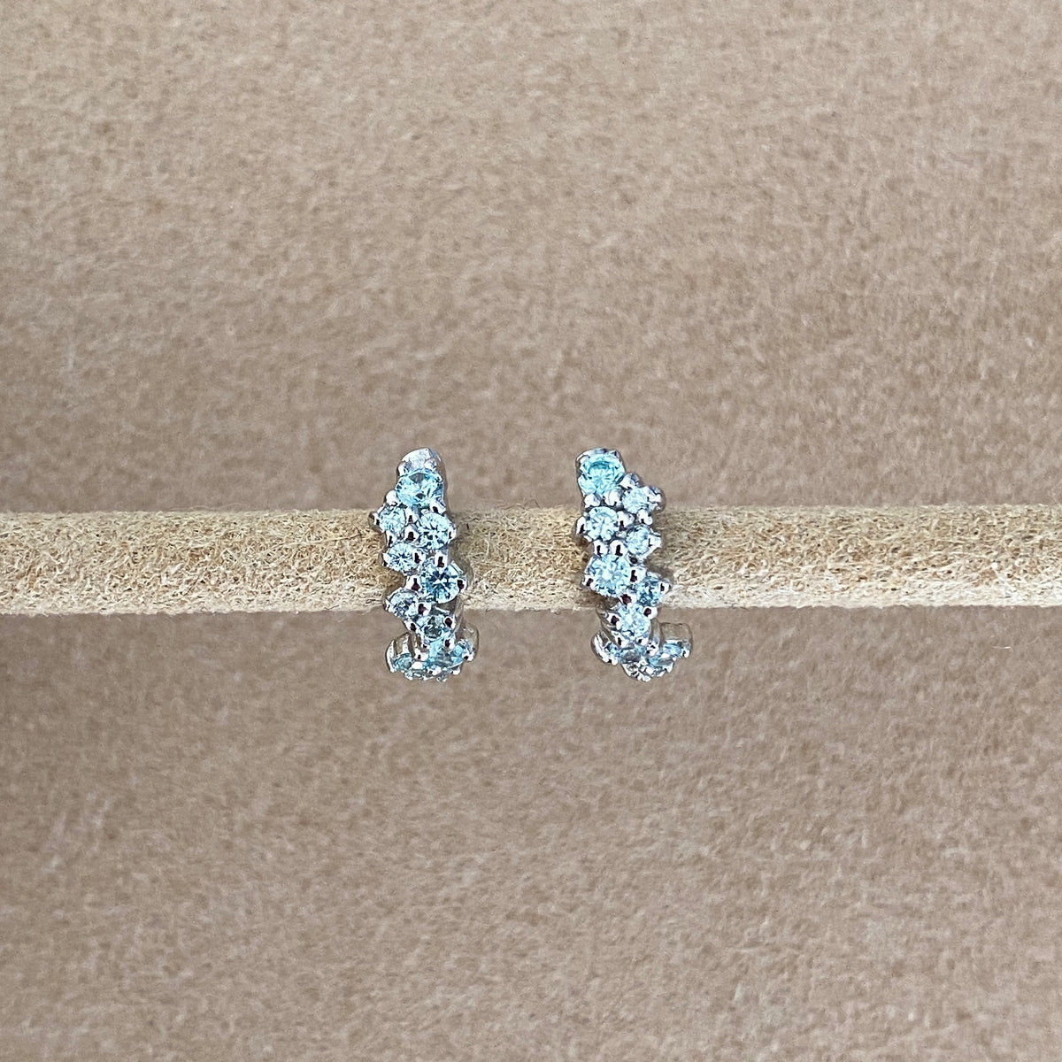 SOMETHING BLUE COVEY HUGGIES | SILVER