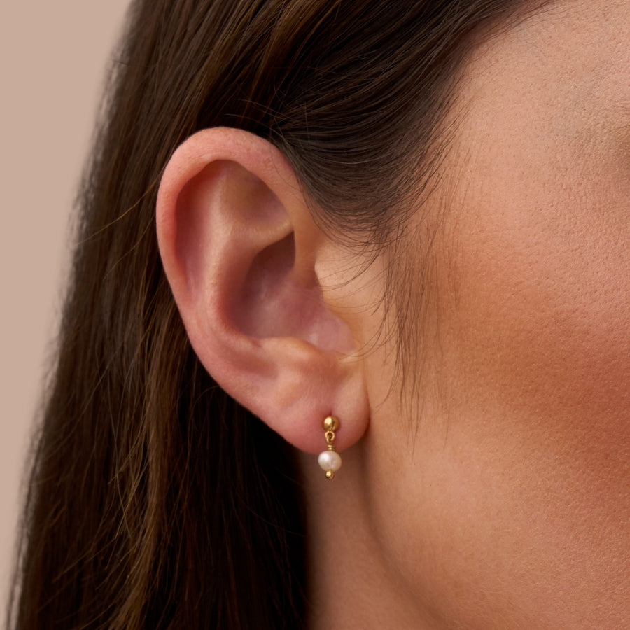 SOMA PEARL DROP STUDS | GOLD