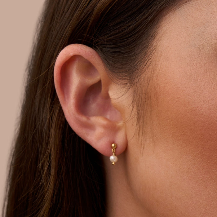 SOMA PEARL DROP STUDS | GOLD